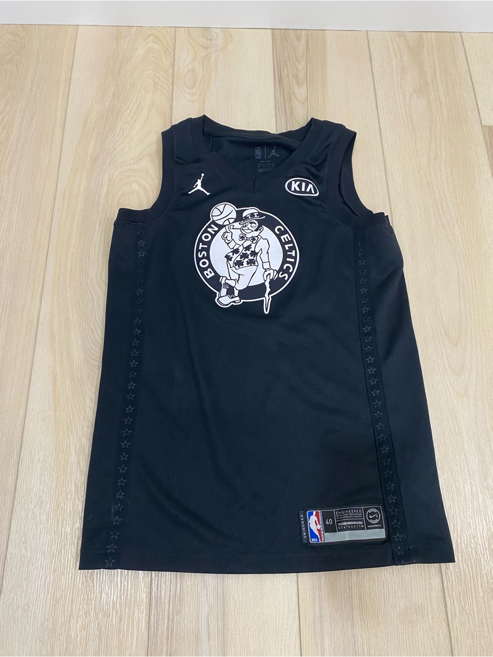 Nike Boston Celtics Kyrie Irving NBA Jersey Men’s Small Swingman Black